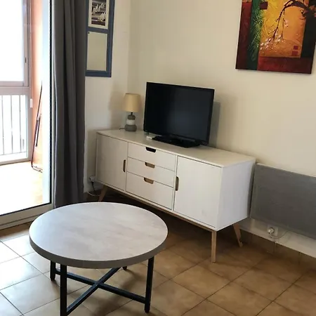 Apartament T1 Bis A 50 M De La
